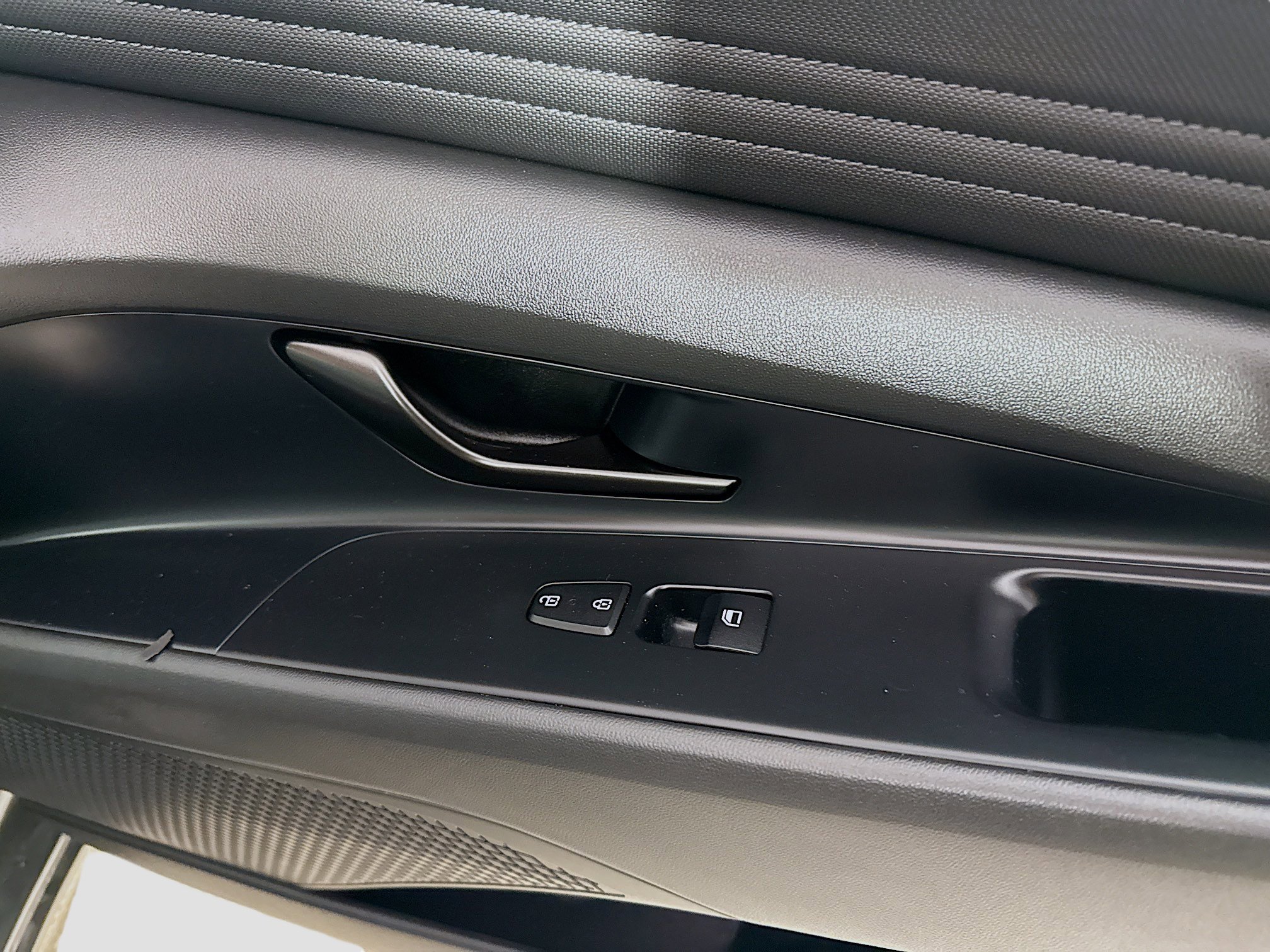 Used 2024 Hyundai Elantra Limited image 31