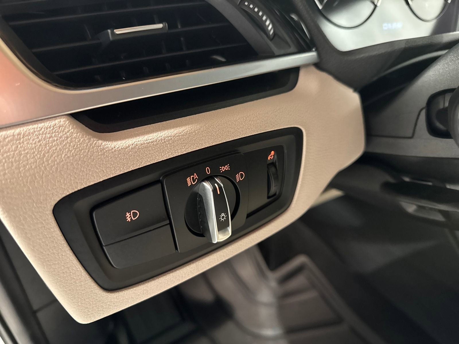 Used 2018 BMW X1 xDrive28i w/ Convenience Package image 17