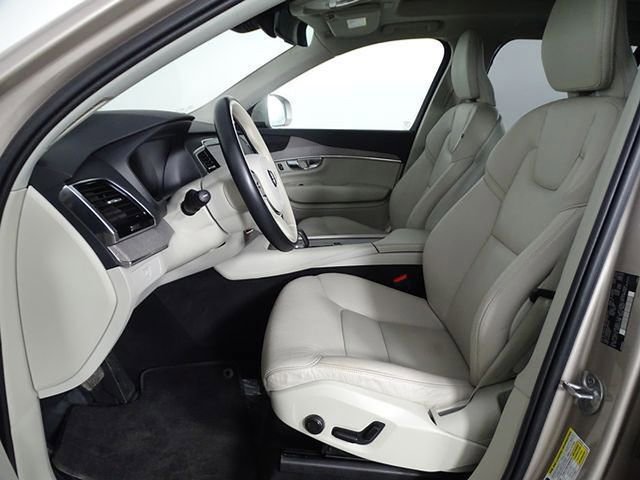 Used 2023 Volvo XC90 B6 Plus image 12