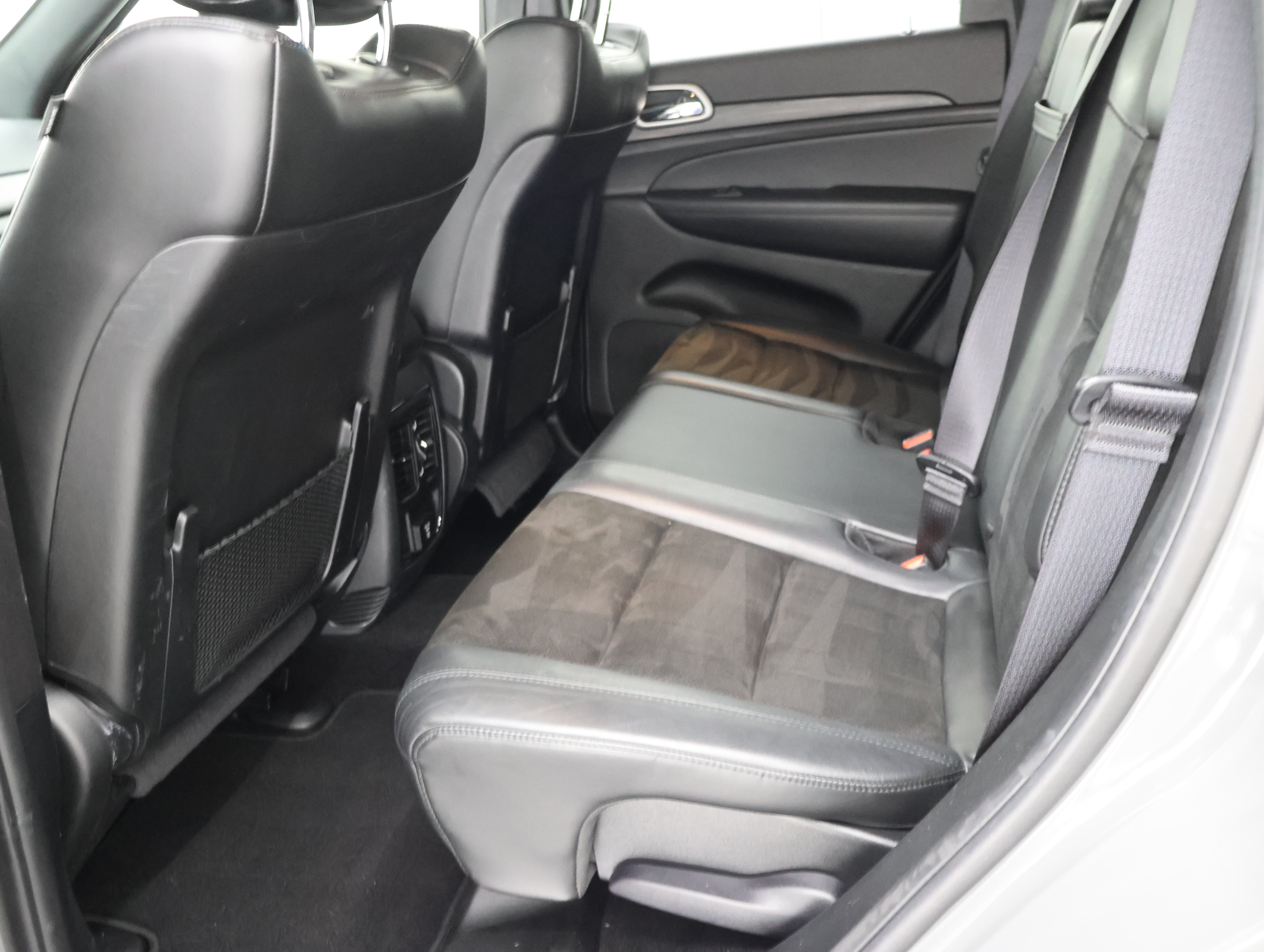 Used 2020 Jeep Grand Cherokee Altitude AWD/4WD image 9
