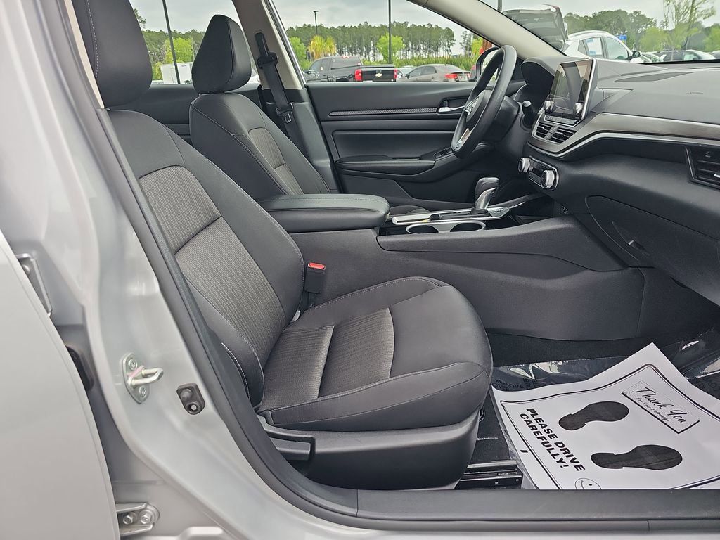 Used 2024 Nissan Altima 2.5 SV FWD image 14