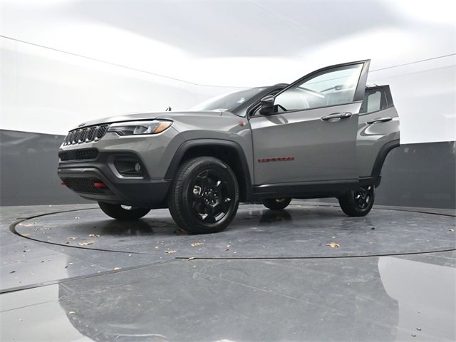 Used 2024 Jeep Compass Trailhawk image 38