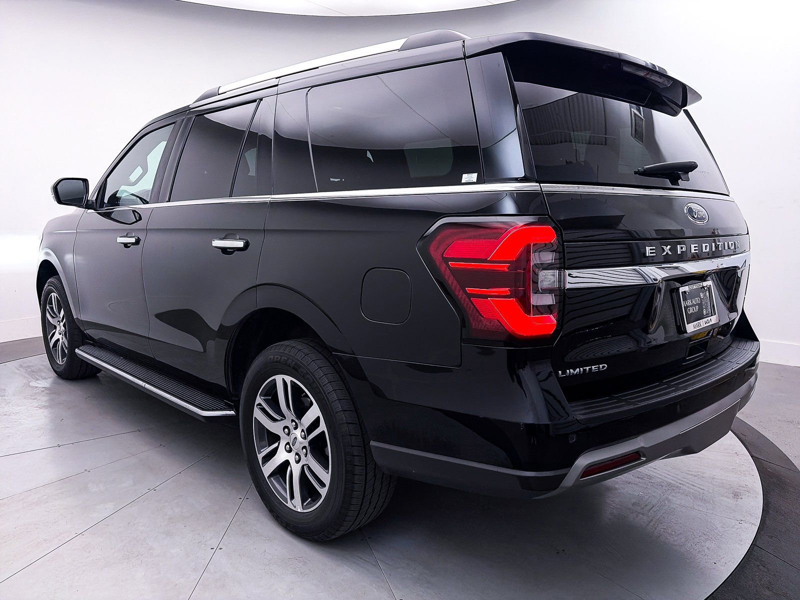 Used 2023 Ford Expedition Limited image 14
