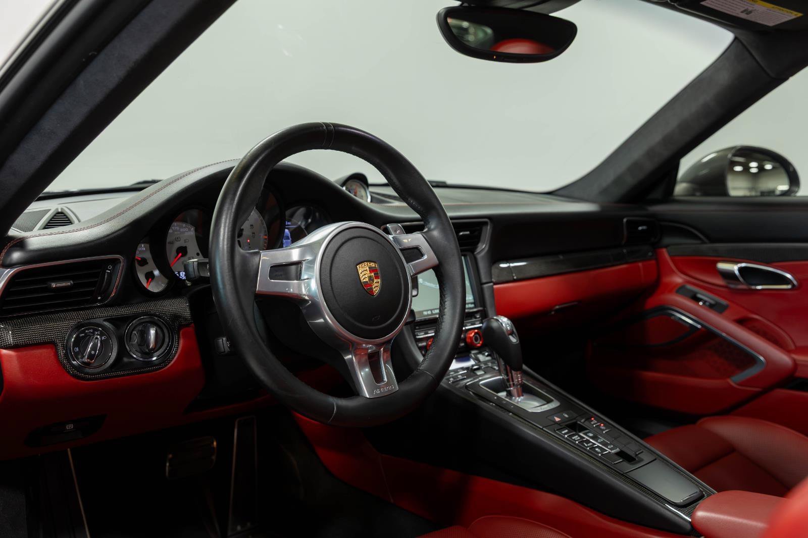 Used 2015 Porsche 911 Turbo S AWD/4WD image 99