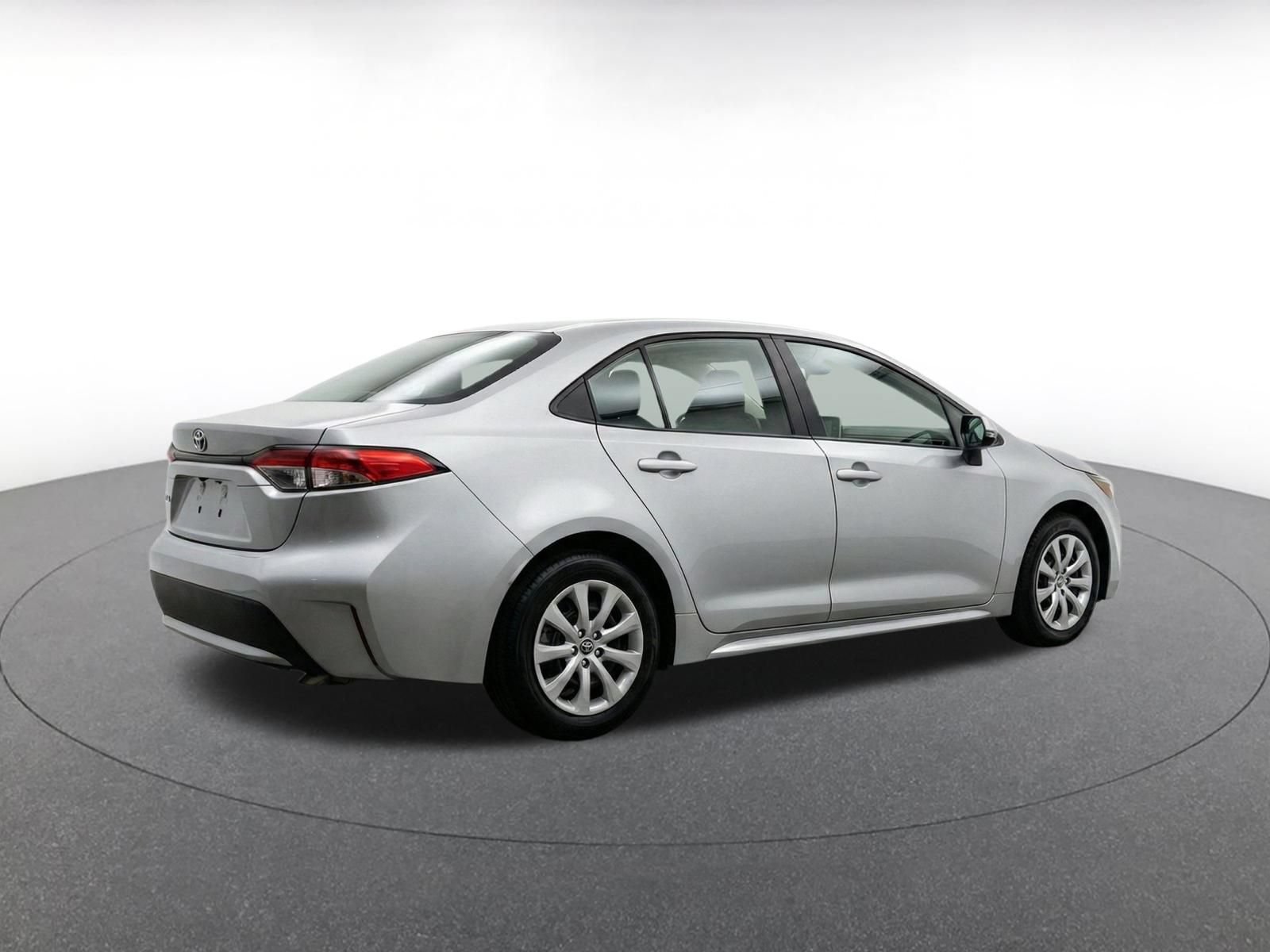 Used 2025 Toyota Corolla LE FWD image 8