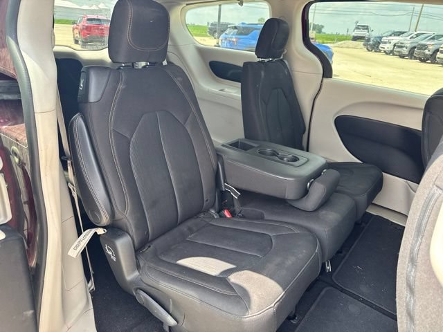 Used 2017 Chrysler Pacifica Touring FWD image 12