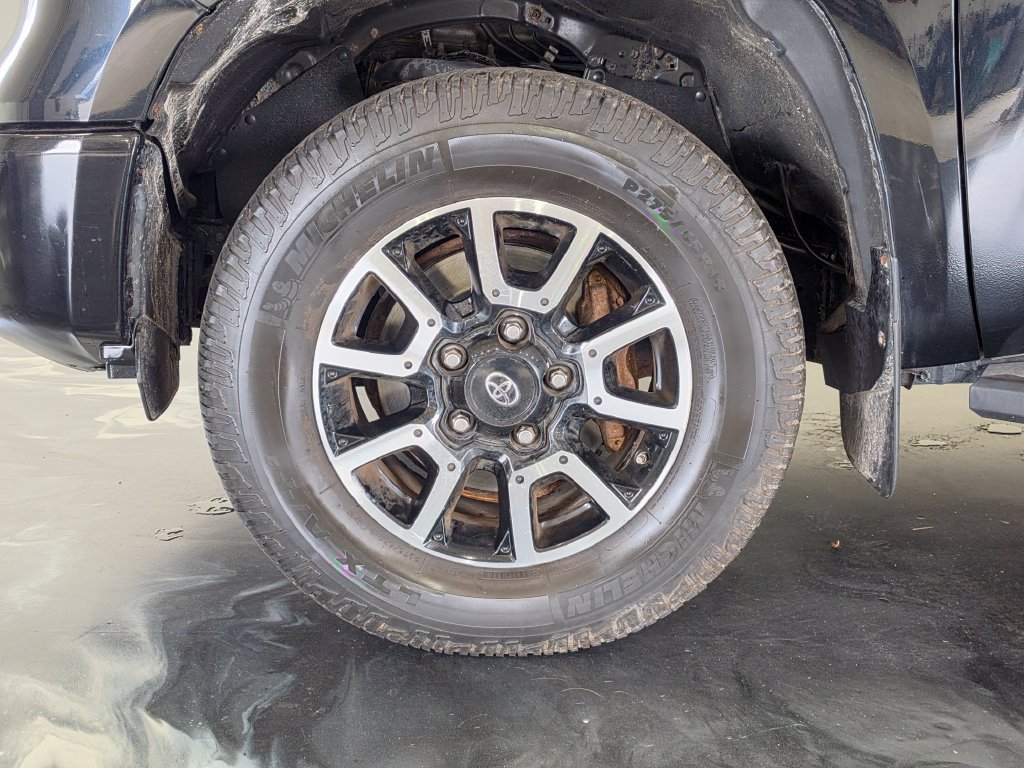 Used 2018 Toyota Tundra SR5 AWD/4WD image 25