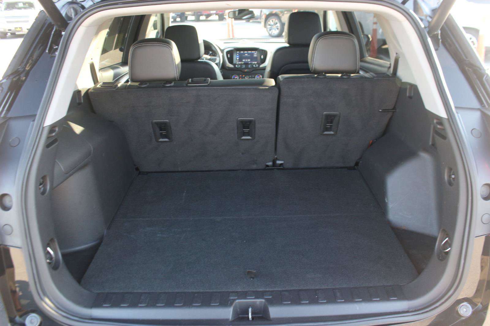 Used 2022 GMC Terrain SLT w/ Infotainment Package II FWD image 11