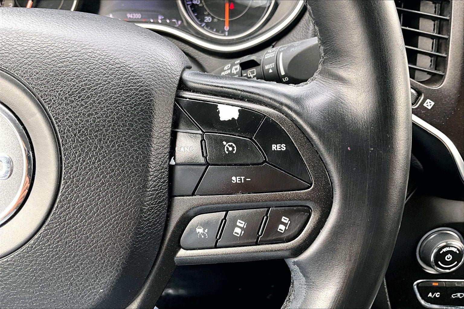 Used 2019 Jeep Cherokee Trailhawk AWD/4WD image 18