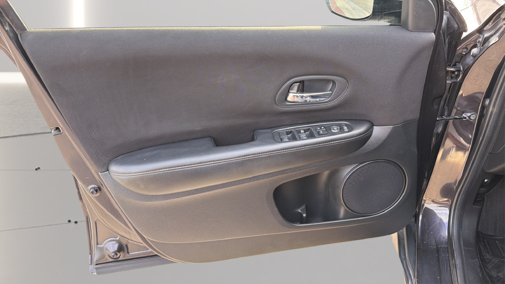 Used 2016 Honda HR-V LX image 9