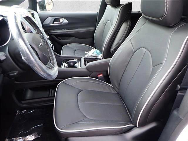 New 2026 Chrysler Pacifica Limited w/ Uconnect Theater Family Group AWD/4WD image 14