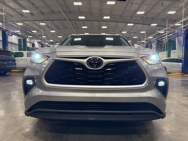 Certified 2024 Toyota Highlander XLE image 2