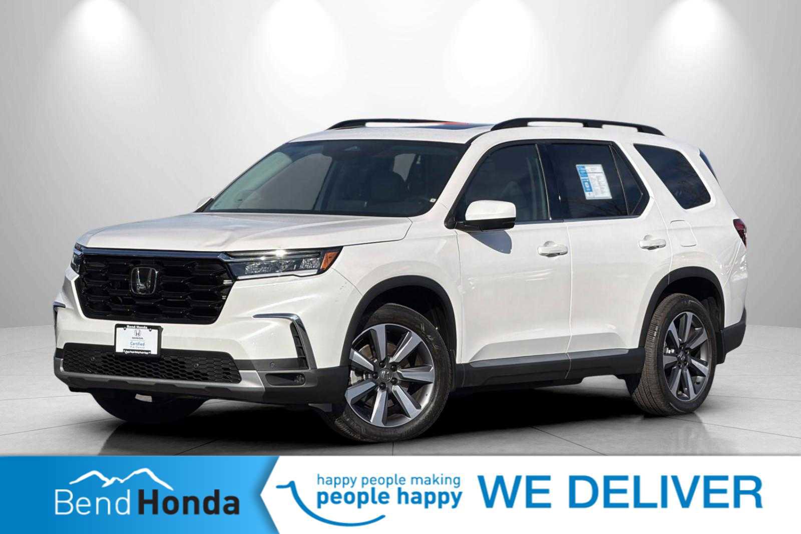 Used 2025 Honda Pilot Touring image 1