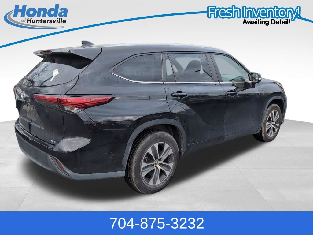 Used 2023 Toyota Highlander XLE image 8
