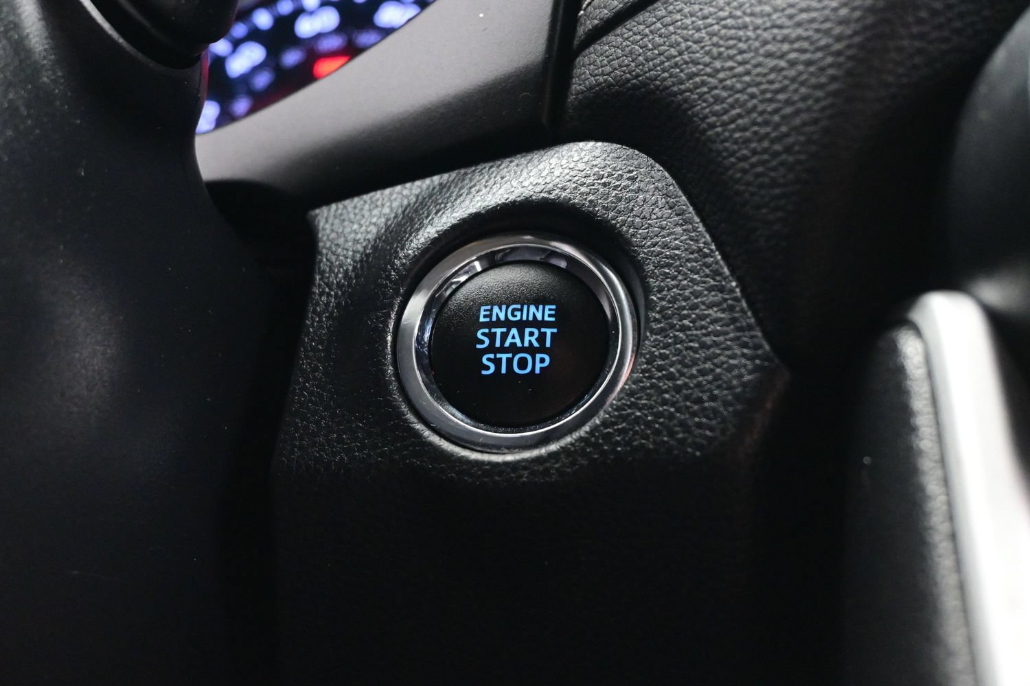 Used 2020 Toyota RAV4 XLE Premium FWD image 22