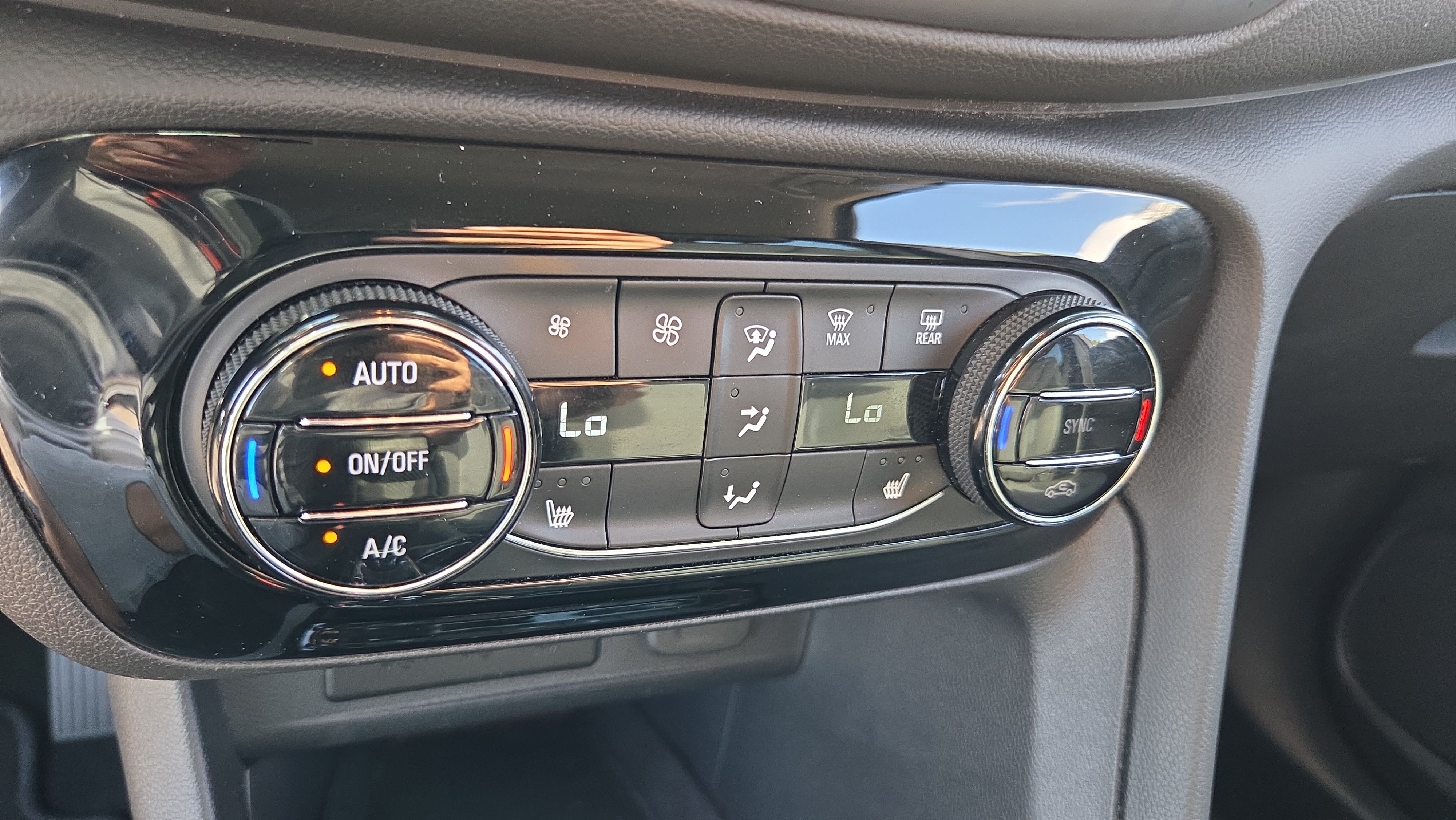 Certified 2023 Buick Encore GX Select w/ Sport Touring Package FWD image 20