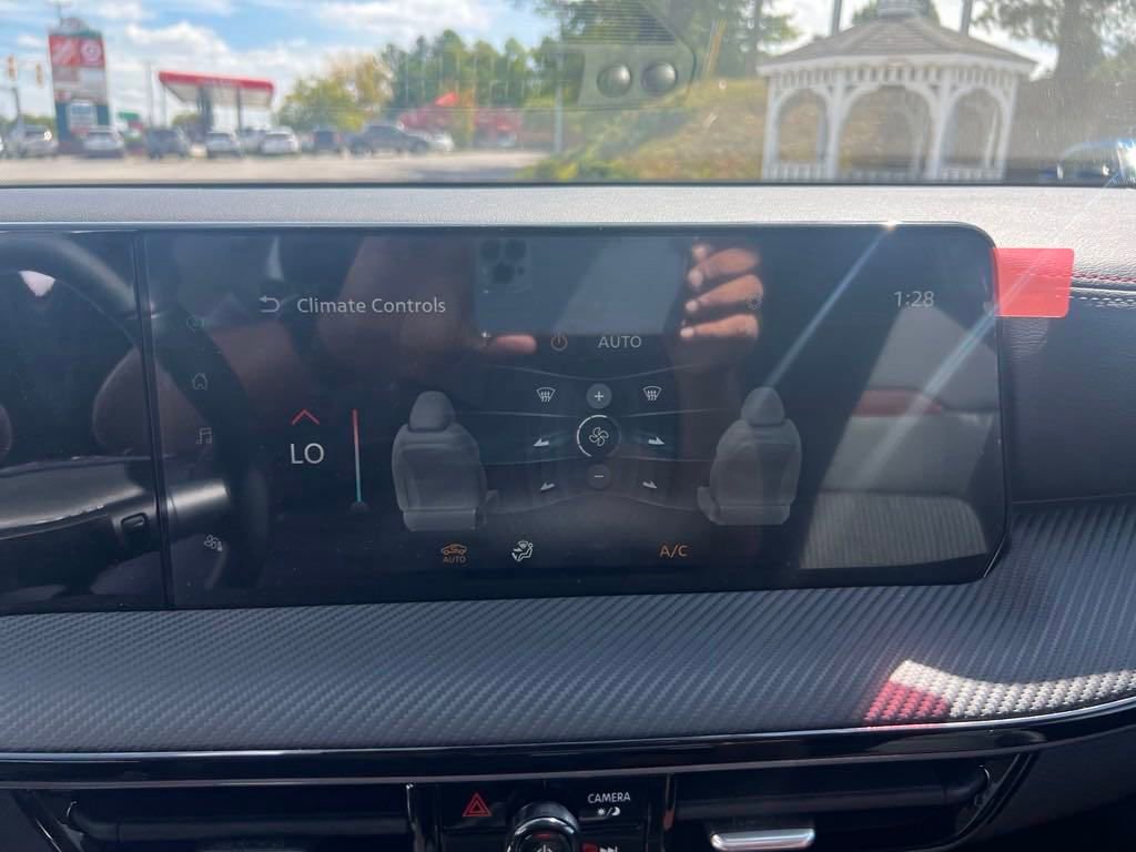Certified 2025 Nissan Kicks SR FWD image 36