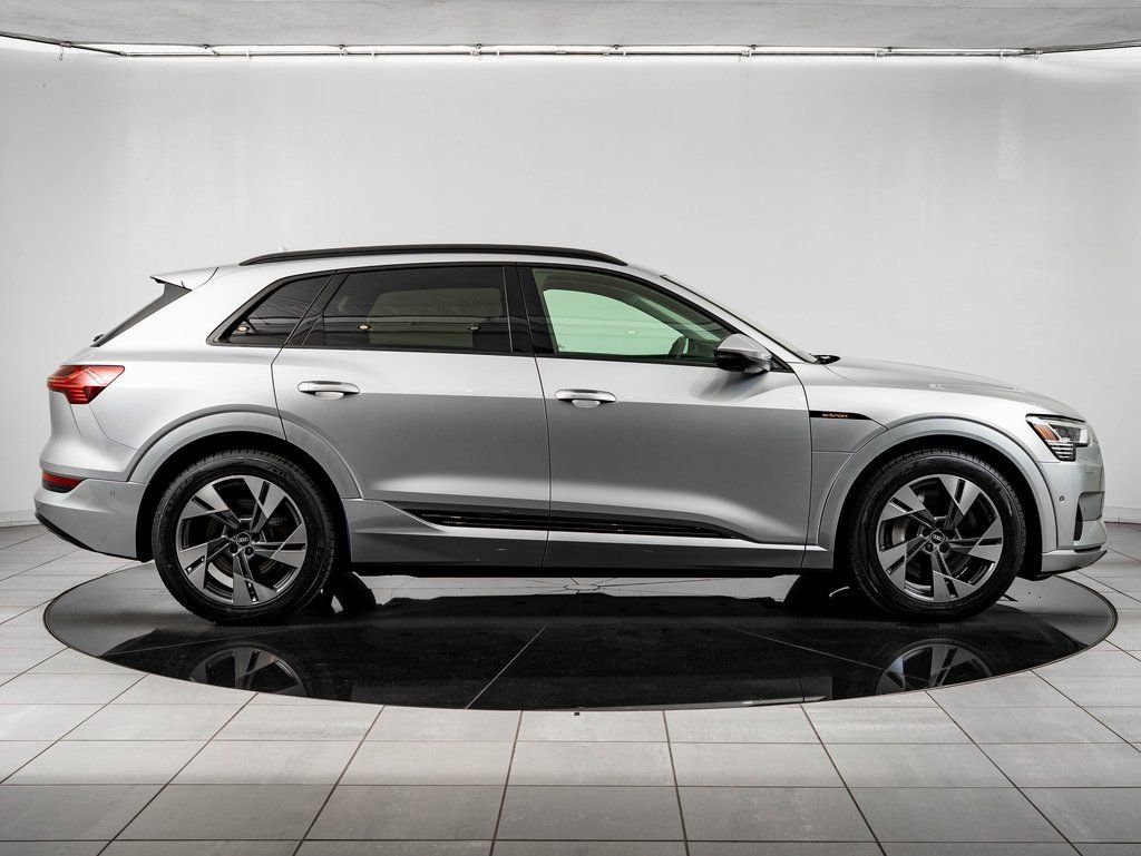 Used 2022 Audi e-tron Premium w/ Convenience Plus Package image 6