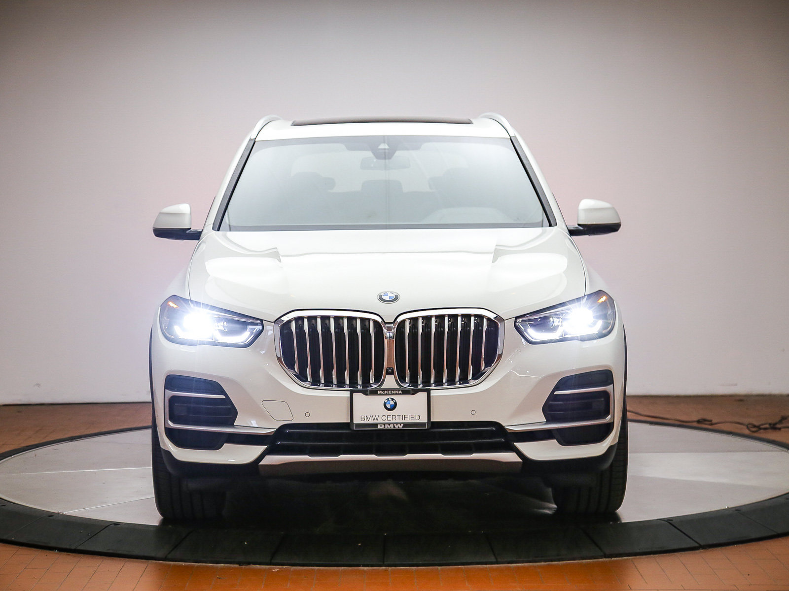 Certified 2022 BMW X5 xDrive40i w/ Parking Assistance Package AWD/4WD image 7