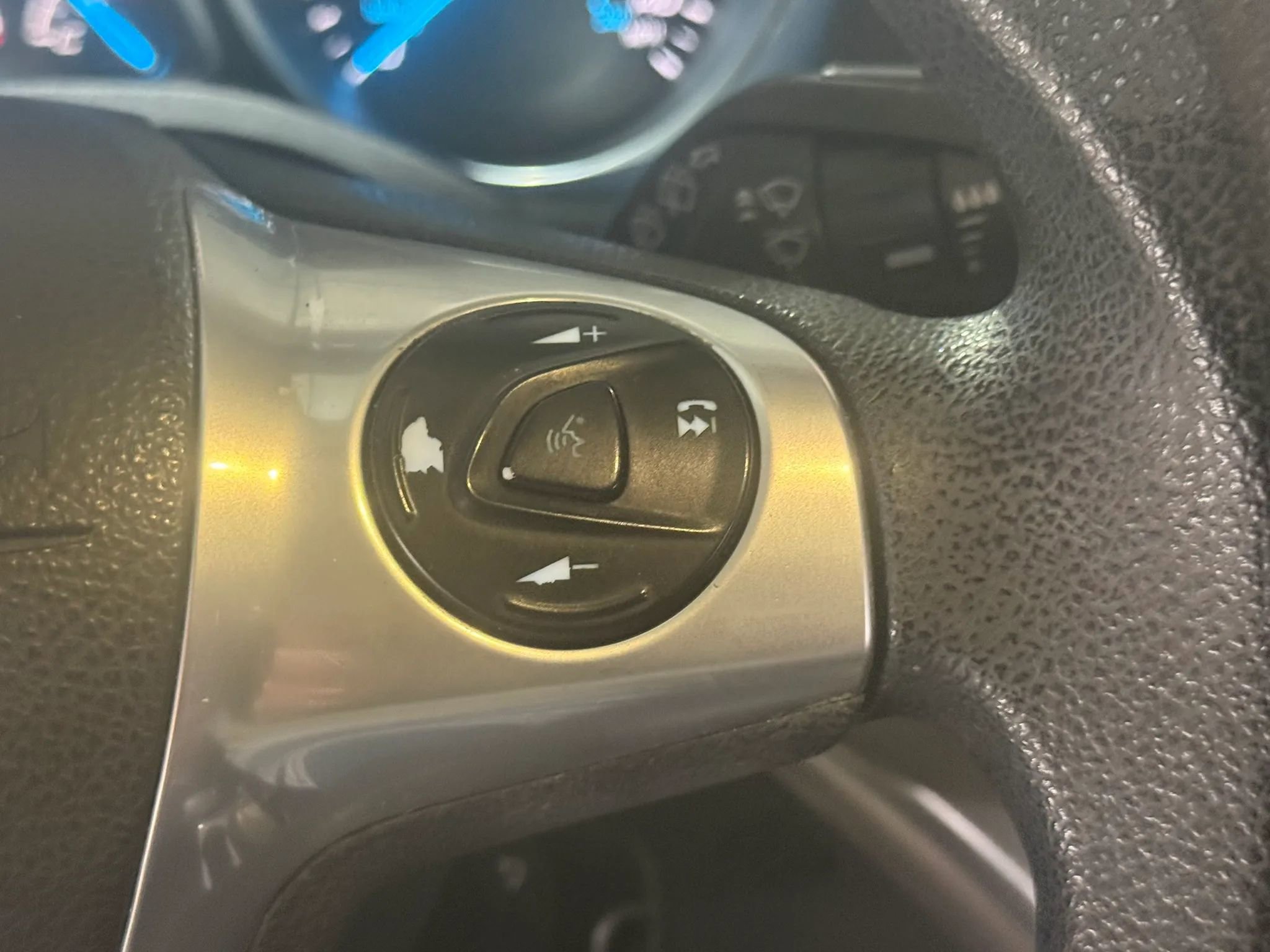 Used 2015 Ford Escape SE w/ SE Chrome Package image 18