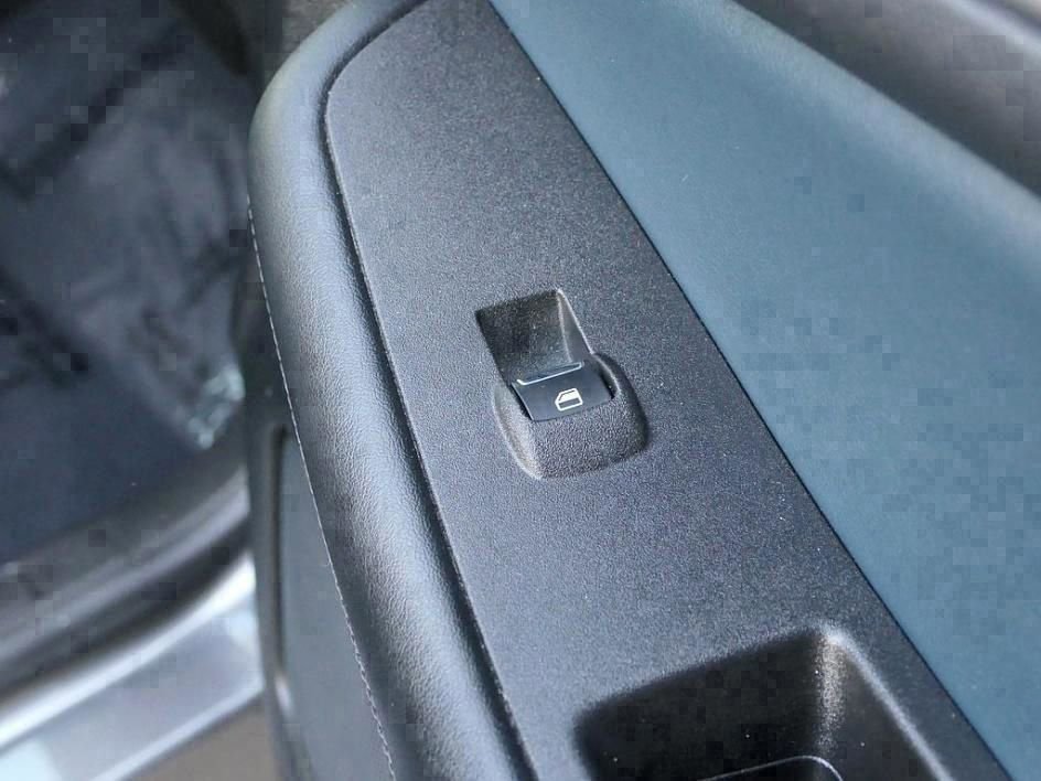 Used 2023 Ford Edge SEL w/ Sport Appearance Package image 38