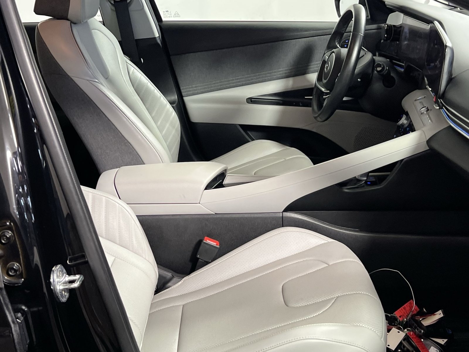 Used 2022 Hyundai Elantra Limited w/ Cargo Package FWD image 29