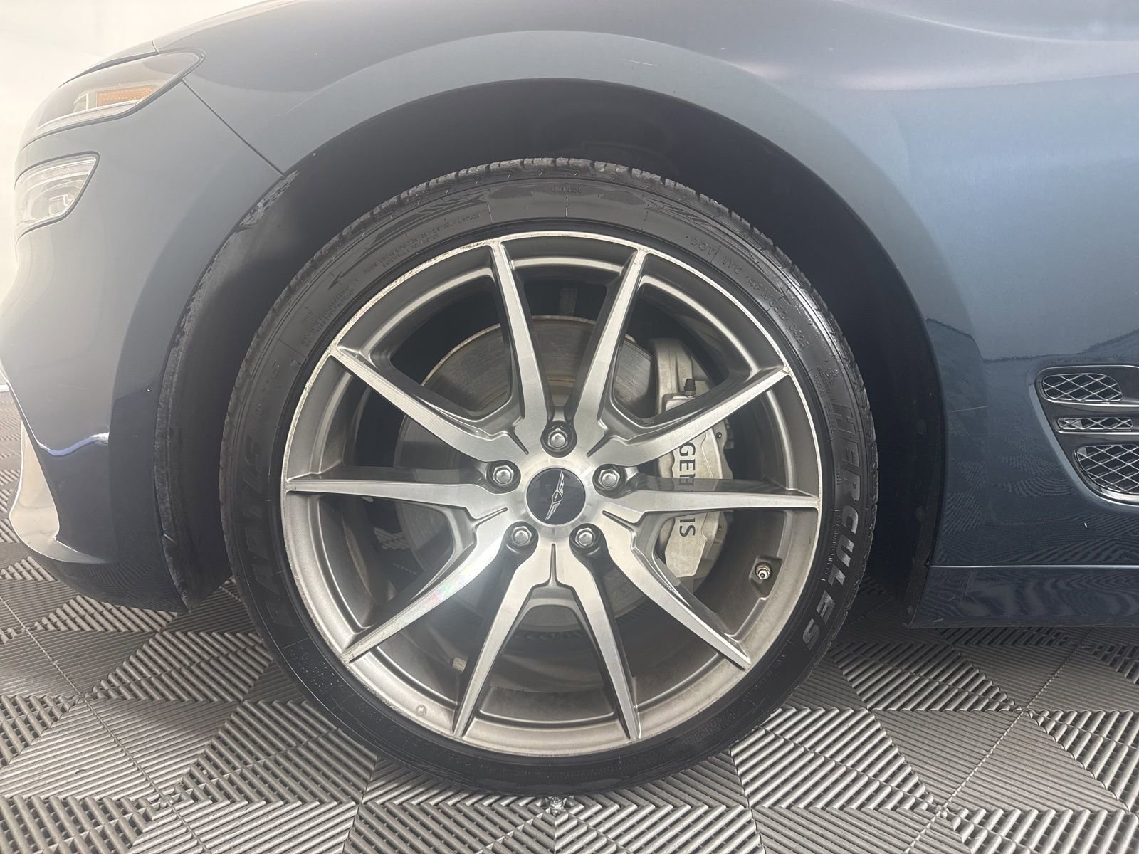 Used 2025 Genesis G70 2.5T image 7