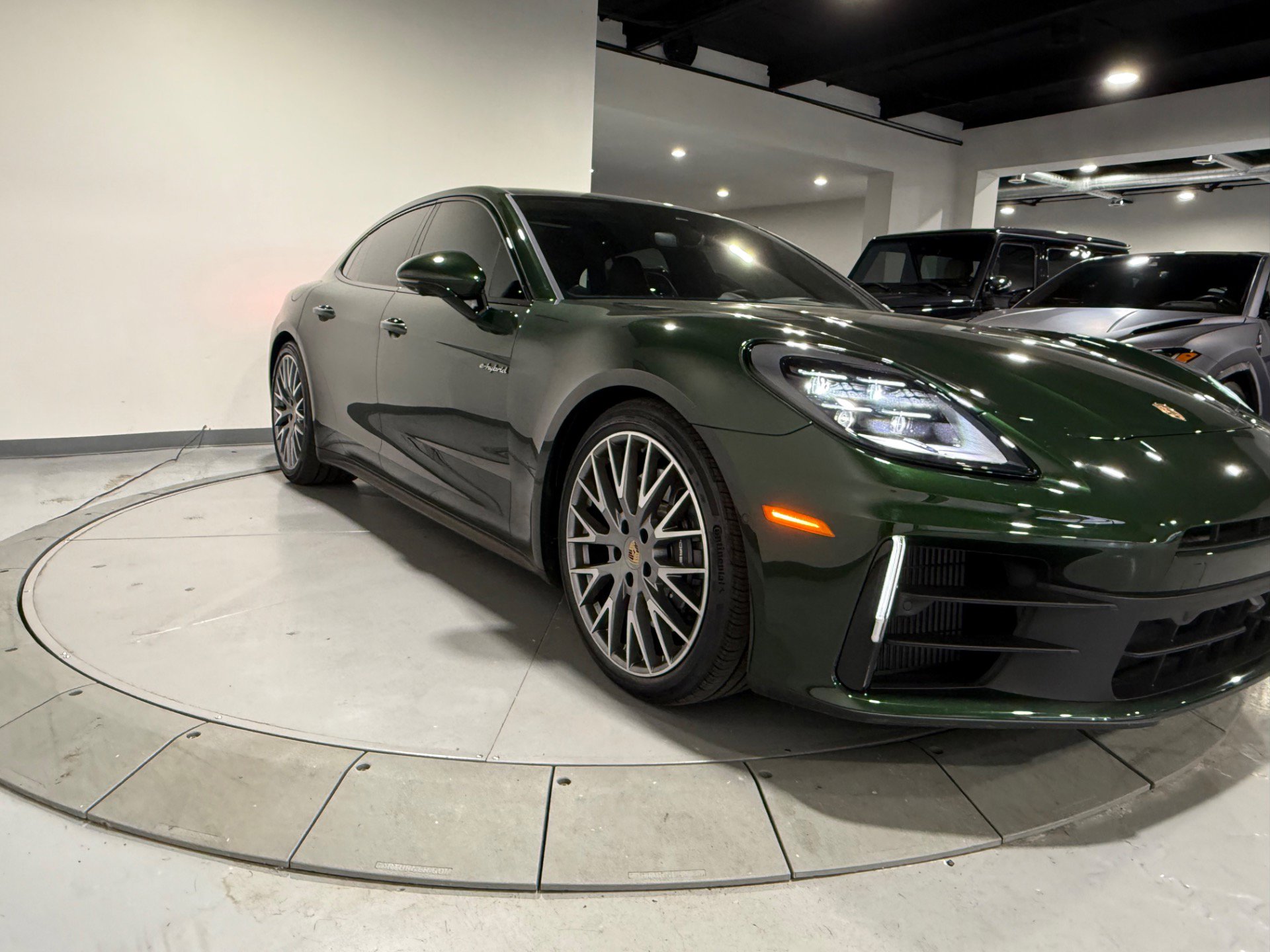 Used 2025 Porsche Panamera 4 image 10
