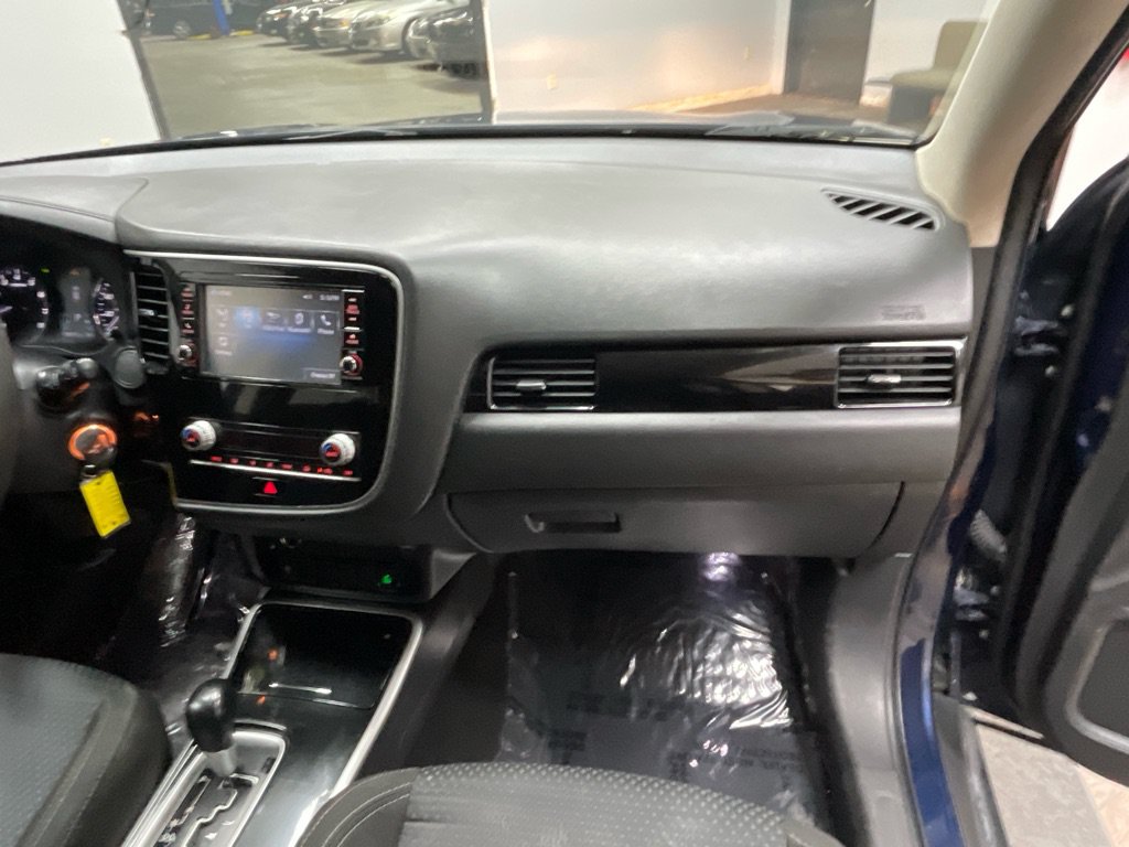 Used 2020 Mitsubishi Outlander ES FWD image 23