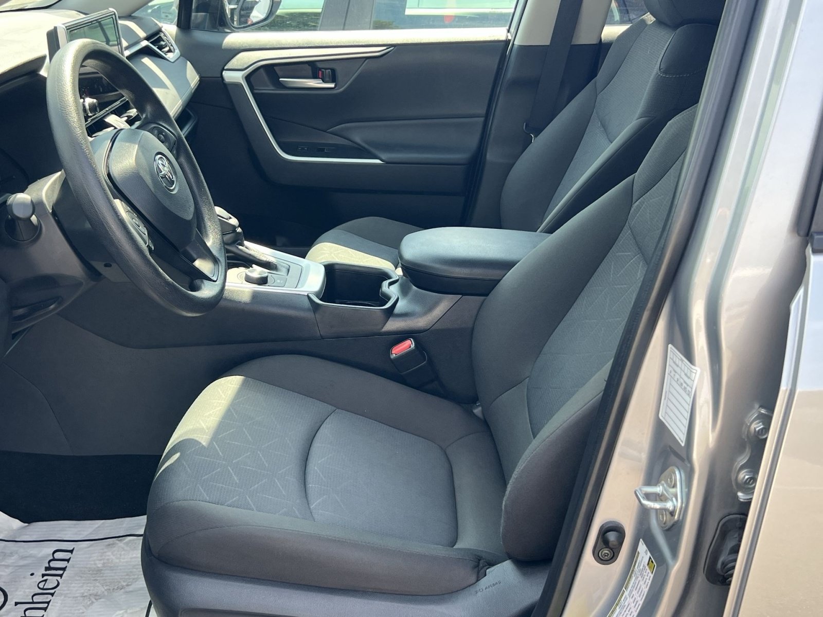 Used 2025 Toyota RAV4 XLE AWD/4WD image 11
