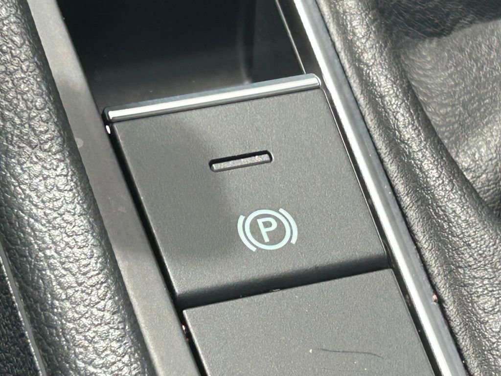 Used 2025 Volkswagen Jetta Sport image 52