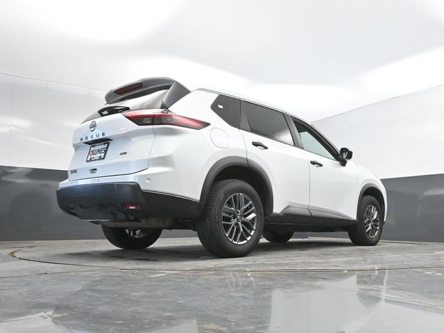 Used 2024 Nissan Rogue S AWD/4WD image 47