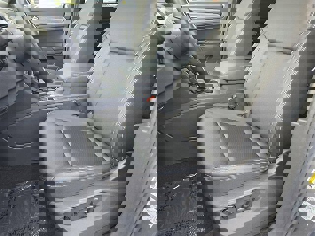 Used 2020 Volkswagen Atlas Cross Sport SE w/ Panoramic Sunroof Package image 32