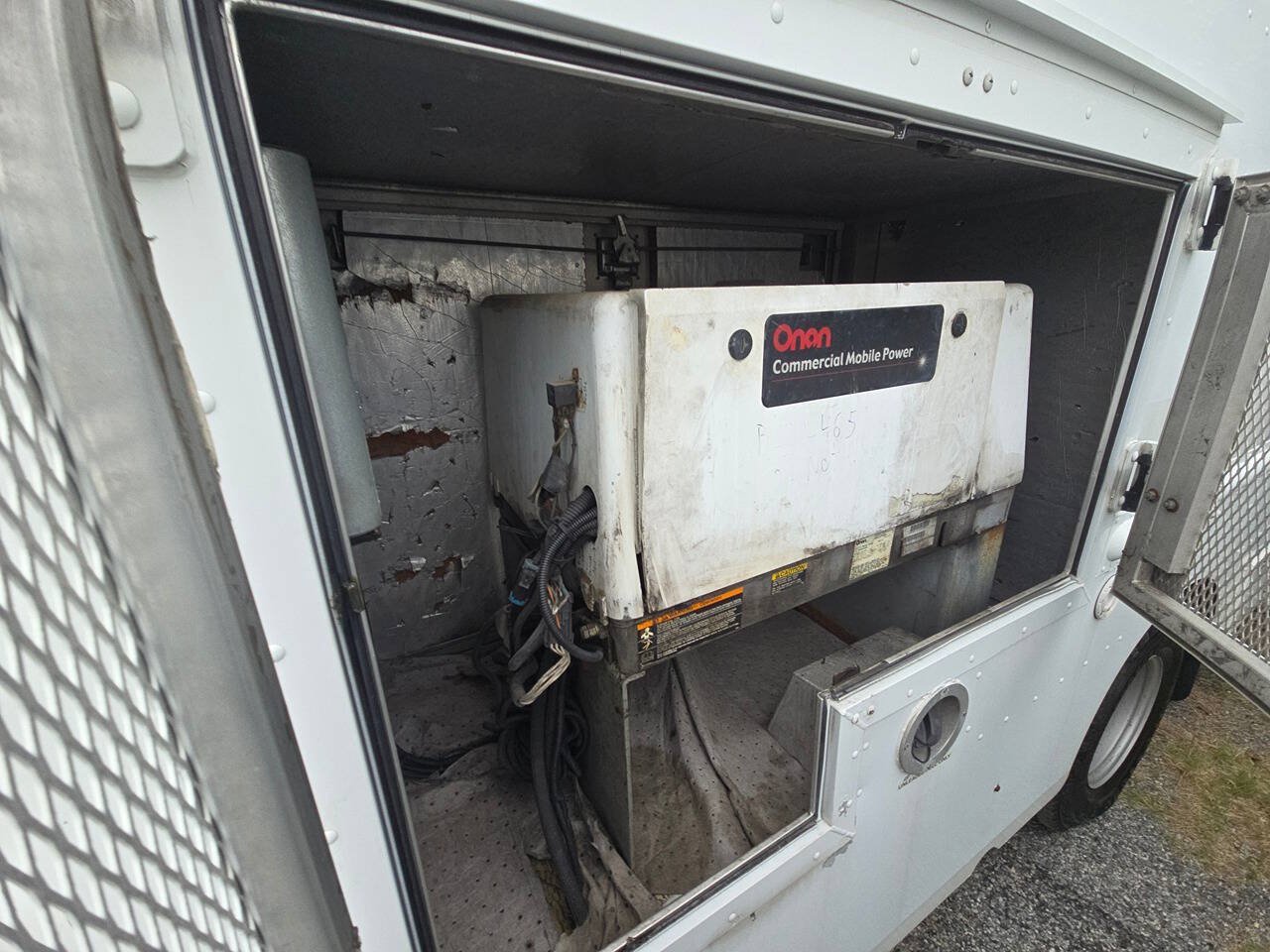 Used 2009 Chevrolet Express 3500 RWD image 31
