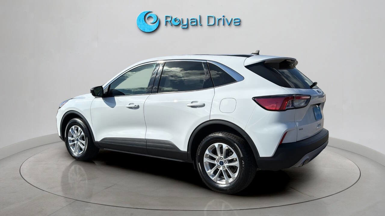 Used 2022 Ford Escape SE image 4
