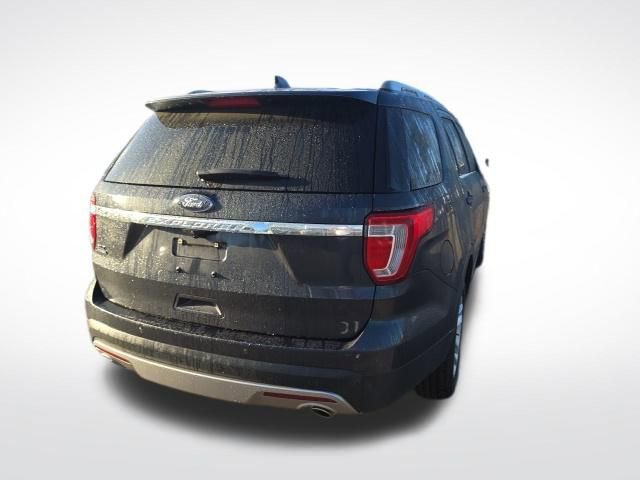 Used 2017 Ford Explorer XLT w/ Equipment Group 202A image 4
