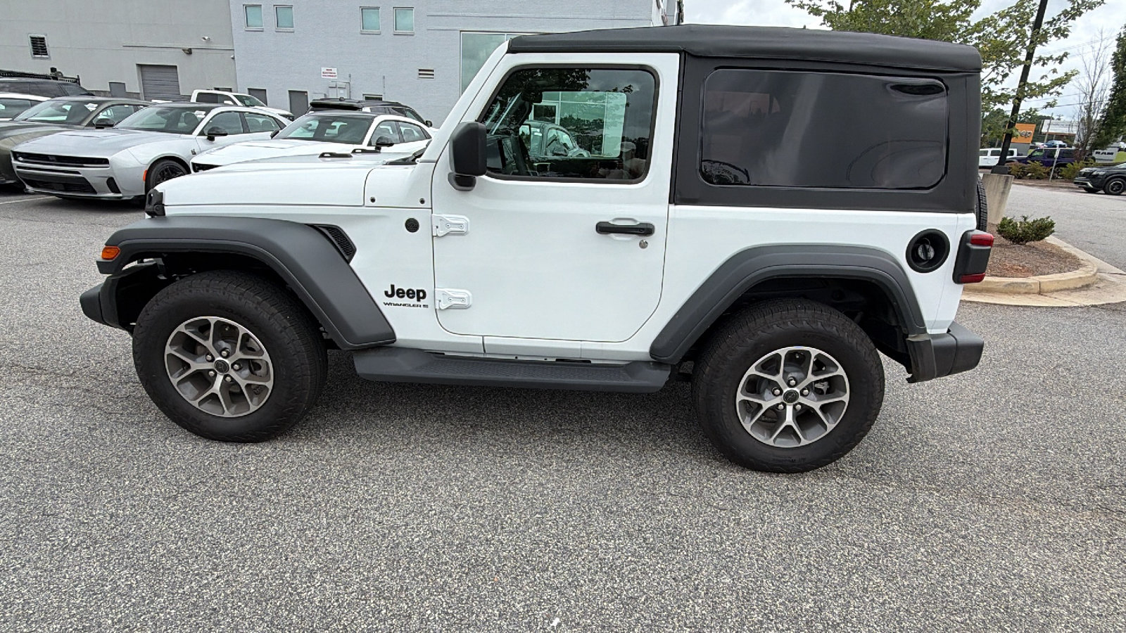Used 2026 Jeep Wrangler Sport AWD/4WD image 11