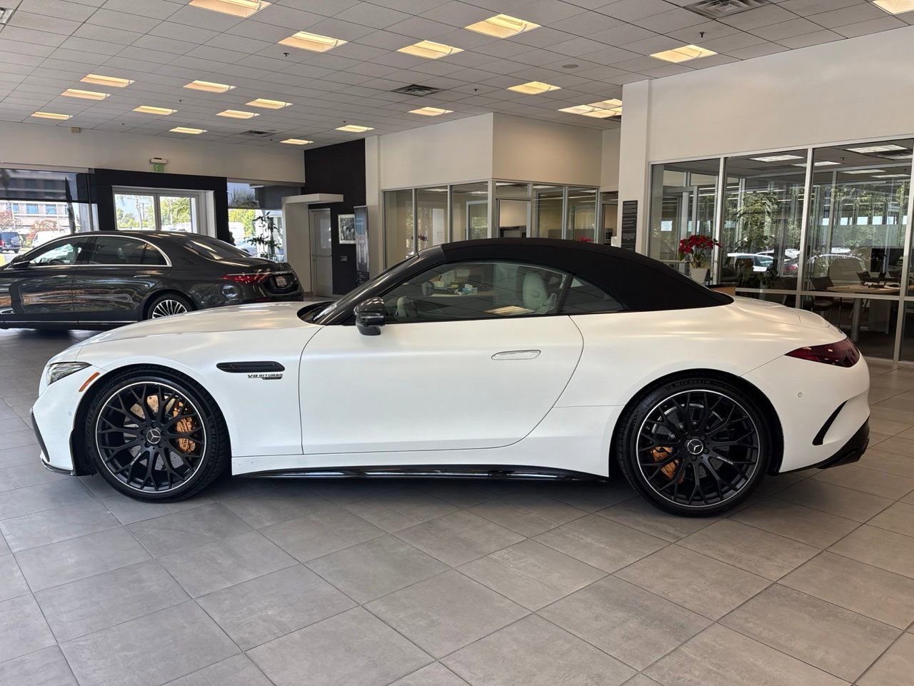 Certified 2022 Mercedes-Benz SL 63 AMG 4MATIC image 7
