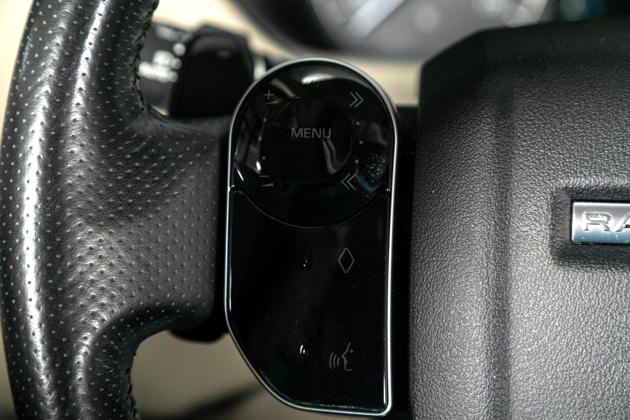 Used 2020 Land Rover Range Rover Velar S image 39