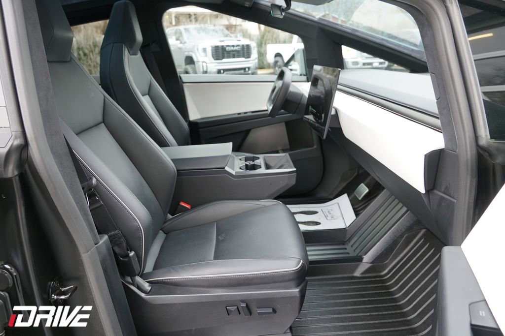 Used 2024 Tesla Cybertruck AWD Crew Cab image 39