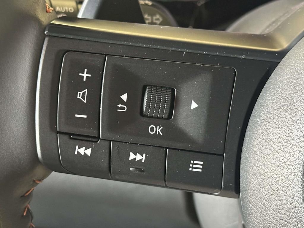 Used 2025 Nissan Pathfinder Rock Creek AWD/4WD image 24