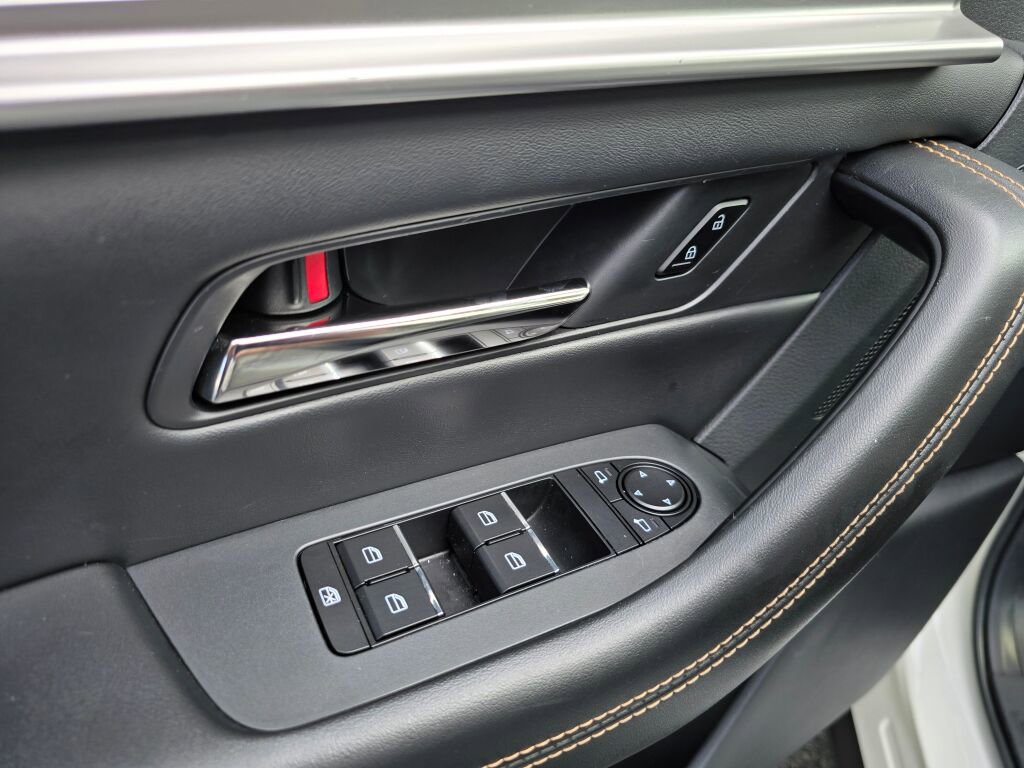 Certified 2024 MAZDA CX-90 Plug-In Hybrid w/ Preferred image 32