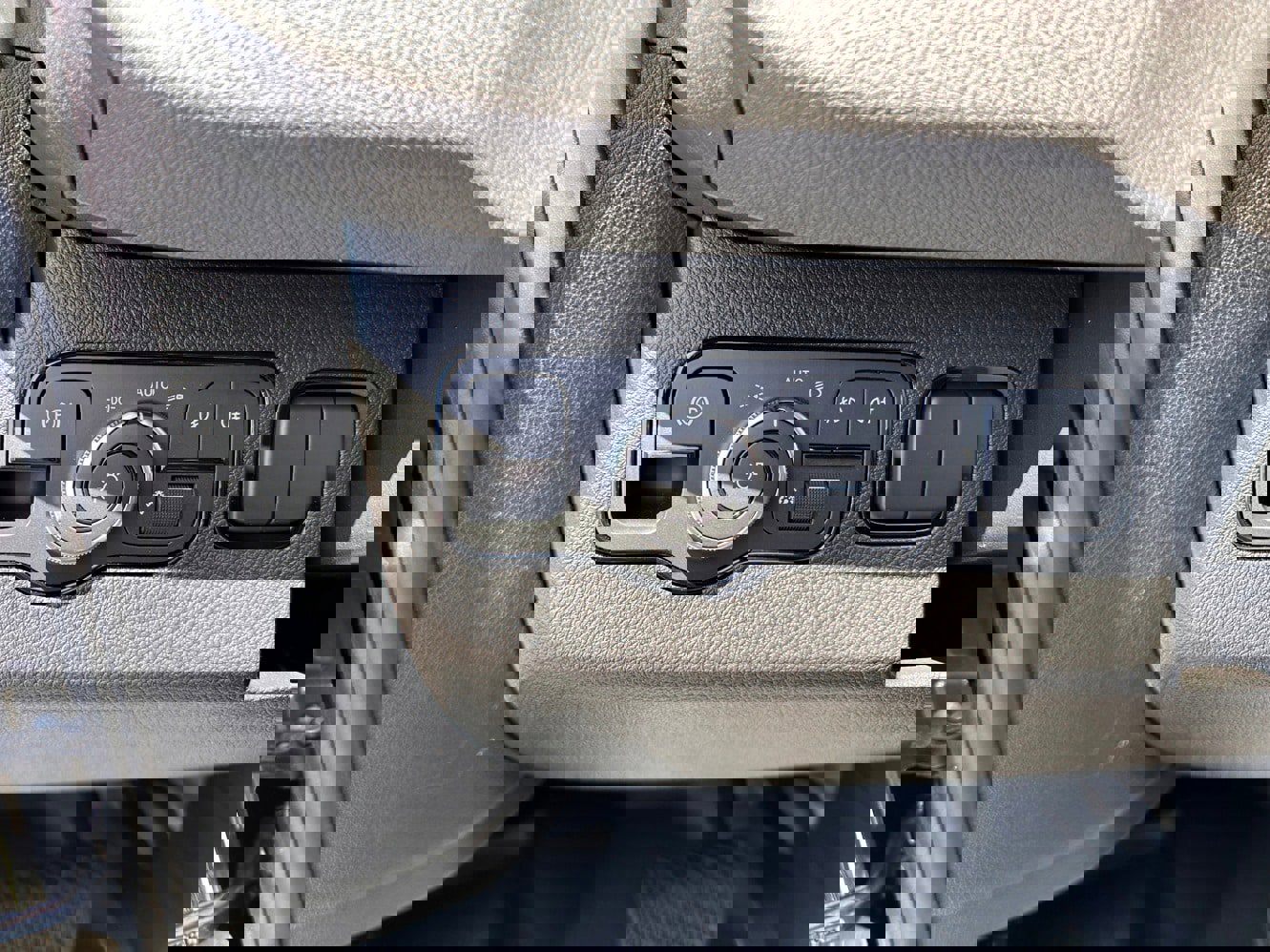 Used 2025 Mercedes-Benz Sprinter 2500 image 11