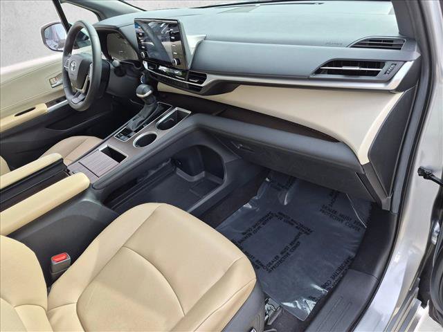 Certified 2024 Toyota Sienna XLE FWD image 23