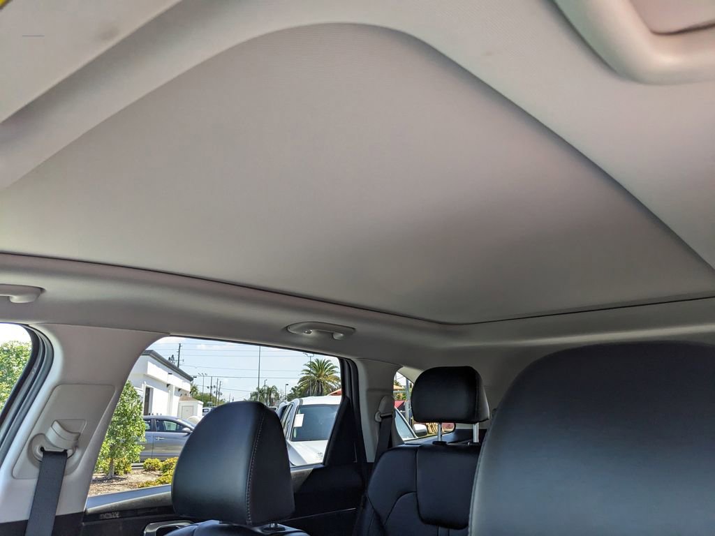 Certified 2025 Kia Sorento SX image 23