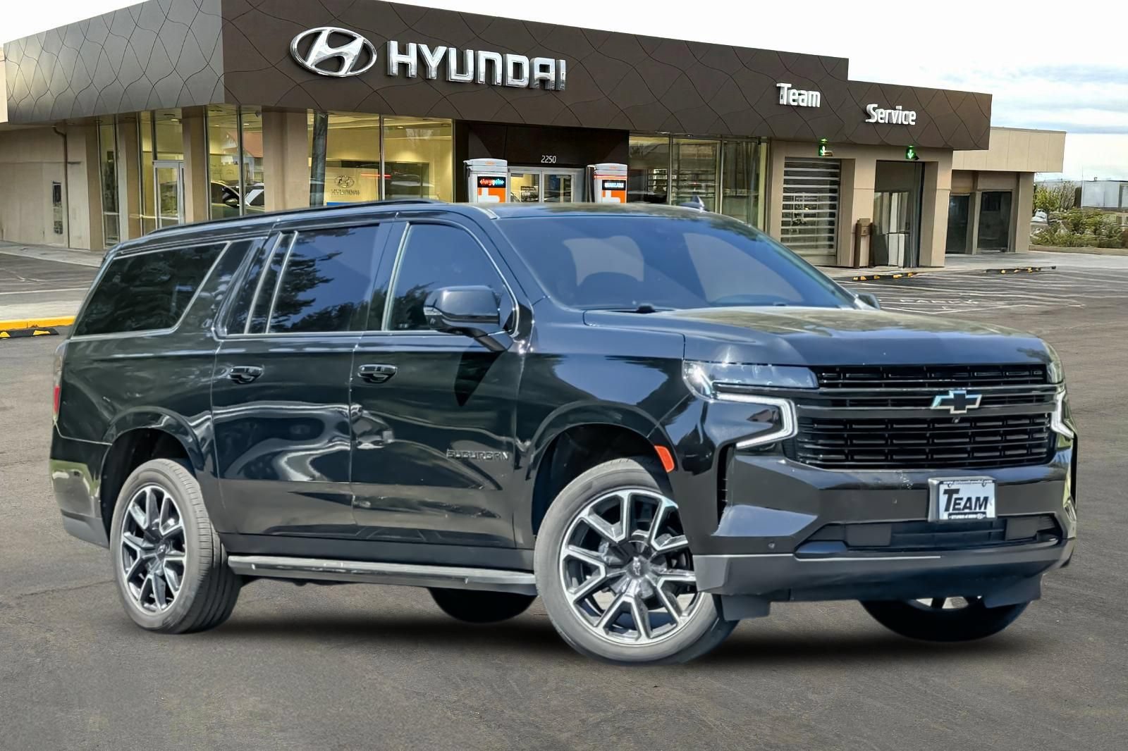 Used 2024 Chevrolet Suburban RST w/ Luxury Package AWD/4WD video 2