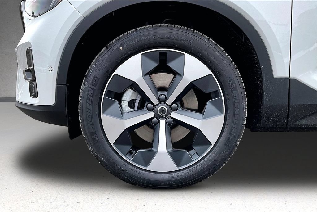New 2026 Volvo XC40 B5 Plus w/ Protection Package Premier AWD/4WD image 12
