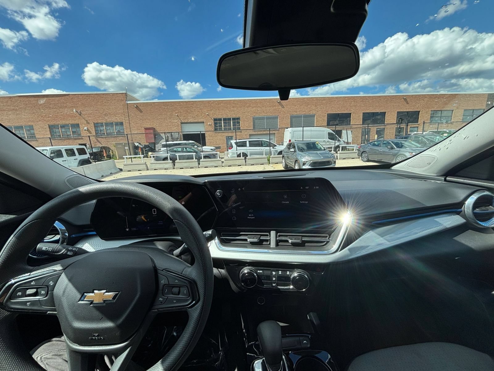 Used 2025 Chevrolet Trax LT FWD image 32