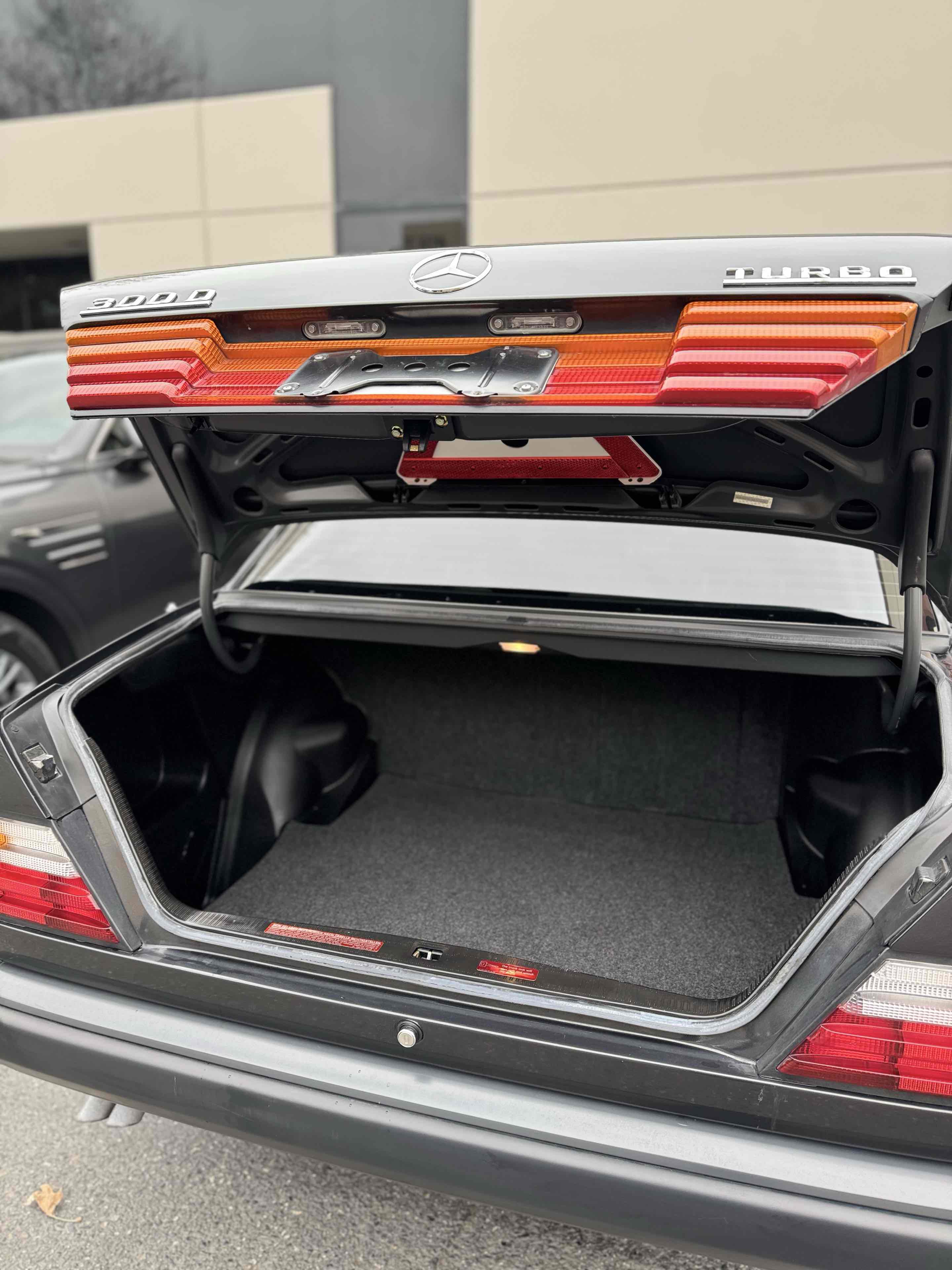 Used 1987 Mercedes-Benz 300 D Turbo image 88