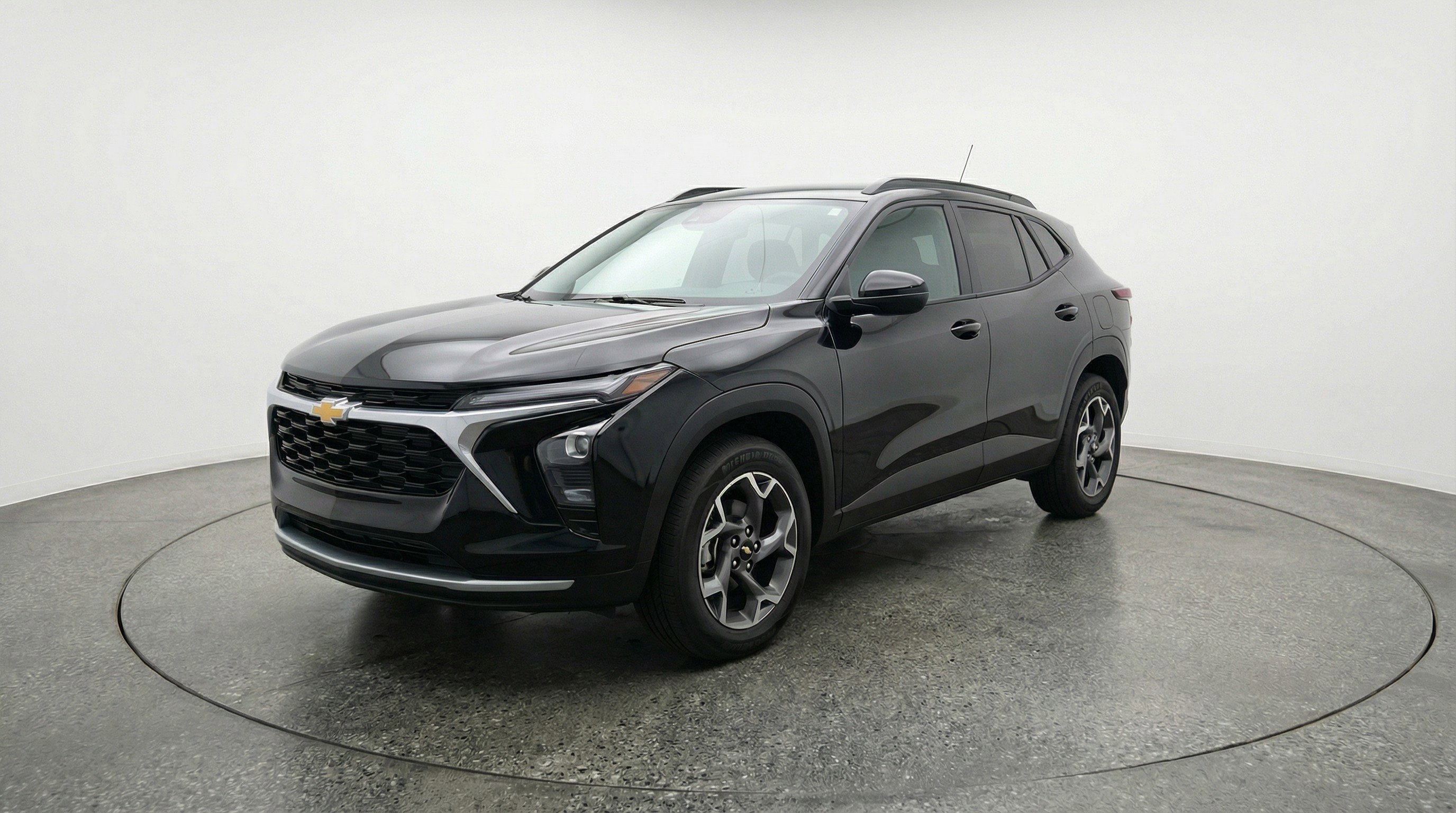 Used 2025 Chevrolet Trax LT image 3